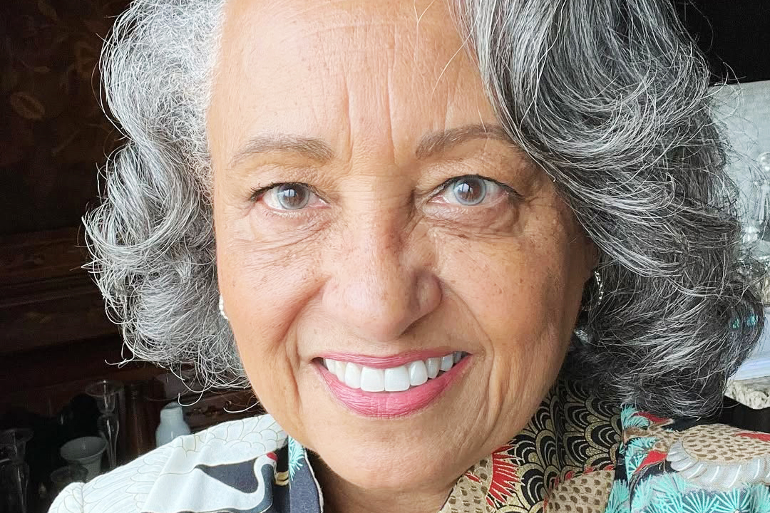 <p>Daphne Reid segue ativa na carreira e recentemente participou da série “Bel-Air”, uma releitura moderna de “Um Maluco no Pedaço”. Ela também atuou em produções como “Frank’s Place” e no filme “A Jazzman’s Blues”.</p>
