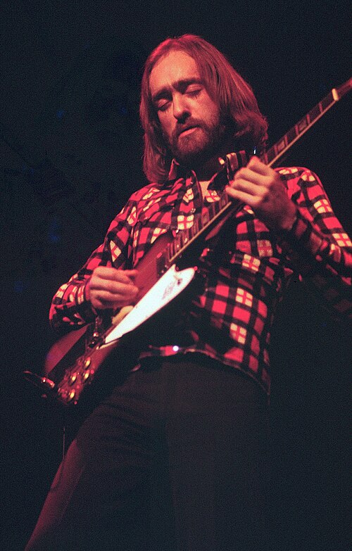 <p><b>Dave Mason</b><span style=font-weight: 400;> – Nascido em 10 de maio de 1946, é guitarrista inglês e membro fundador do Traffic. Atuou também como músico de sessão e artista solo.</span></p>
