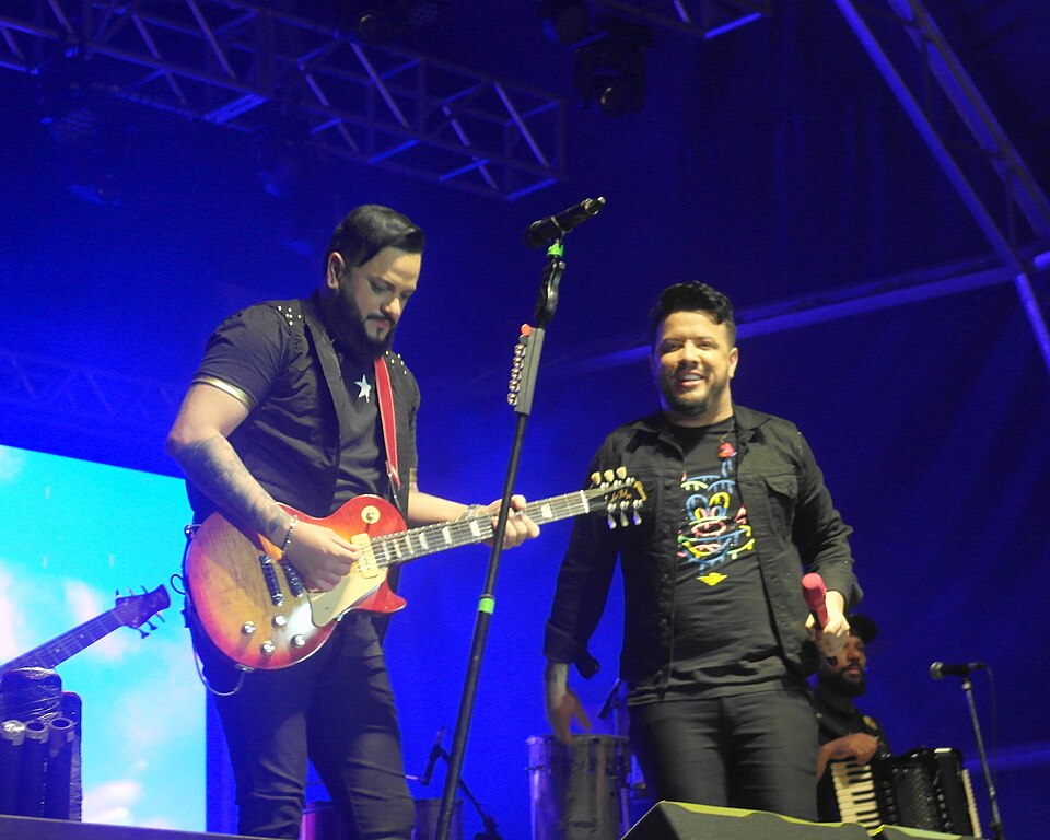 <p><span style=font-weight: 400;>“Saber que ‘Tubarões’ foi a música mais executada no Spotify em 2025 é algo que vai muito além de números, é sobre conexão, sobre histórias que se encontraram na nossa melodia”, comentou a dupla em suas redes sociais.</span></p><?php if (strpos(site('ds_site_link'), '/apostas') === false): ?>
    </div>

    <div class=