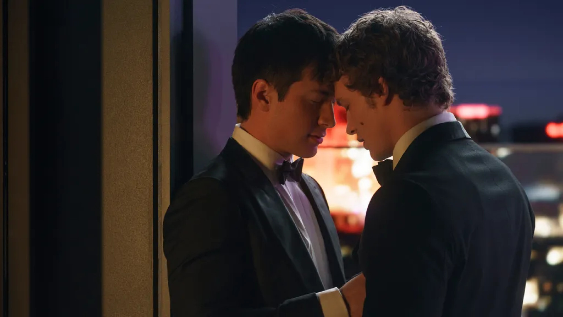 Shane Hollander (Hudson Williams) e Ilya Rozanov (Connor Storrie), protagonistas de Heated Rivalry (Rivalidade Ardente) (Foto: Sabrina Lantos/ Crave/ Divulgação)