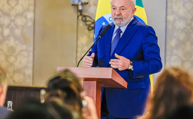 <p><span style=font-weight: 400;>A ausência de Lula na cerimônia chamou atenção. Segundo o jornal “Folha de S.Paulo” e o portal “G1”, o governo brasileiro considerou que o evento deveria ter caráter técnico, com chanceleres, e não com chefes de Estado, decisão que teria sido alterada por iniciativa do Paraguai.</span></p><?php if (strpos(site('ds_site_link'), '/apostas') === false): ?>
  </div>

  <div data-type=