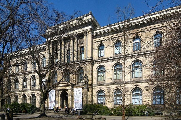 <p>Com a redescoberta, o Museu de História Natural de Berlim divulgou que planeja aprofundar as pesquisas sobre os morcegos da Ásia Central.</p><?php if (strpos(site('ds_site_link'), '/apostas') === false): ?>
    </div>

    <div class=