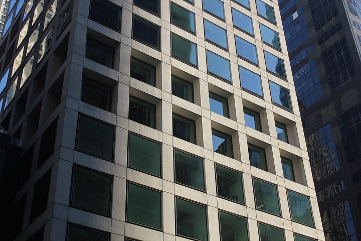 <p>Os problemas recorrentes incluem mais de 20 registros de infiltrações e alagamentos desde 2017, além de defeitos nos 11 elevadores e estrondos vindos do sistema de coleta de lixo.</p><?php if (strpos(site('ds_site_link'), '/apostas') === false): ?>

    </div>

    <div class=