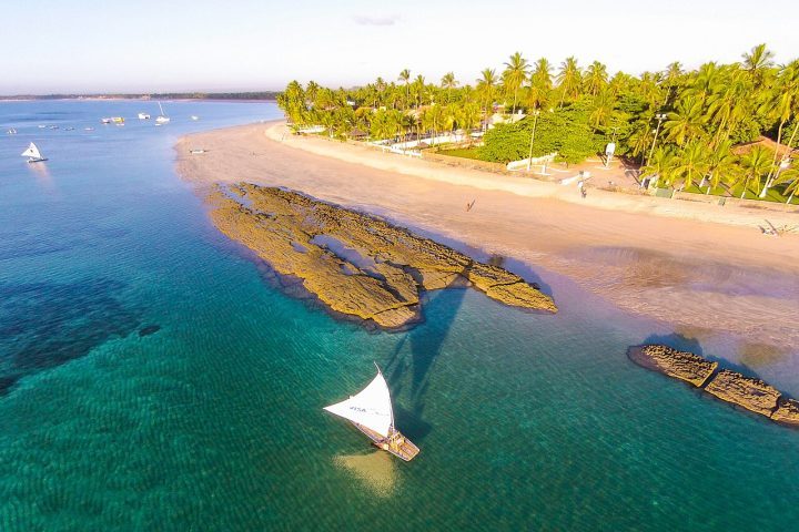 <p>Embora não seja uma ilha, o destino é visto por muitos visitantes como a “ilha dos sonhos”, por oferecer uma experiência completa sem grandes deslocamentos.</p></div>

<!-- INTERBANNER 5 [RETANGULO(BR)] - DESKTOP - [INTERNAS] -->
<div class=