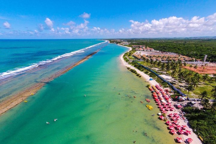 <p>A região apresenta uma diversidade de cenários que atende a todos os perfis: a Praia de Muro Alto, por exemplo, é famosa por suas águas paradas e resorts de luxo.</p><?php if (strpos(site('ds_site_link'), '/apostas') === false): ?>
    </div>
    <div class=