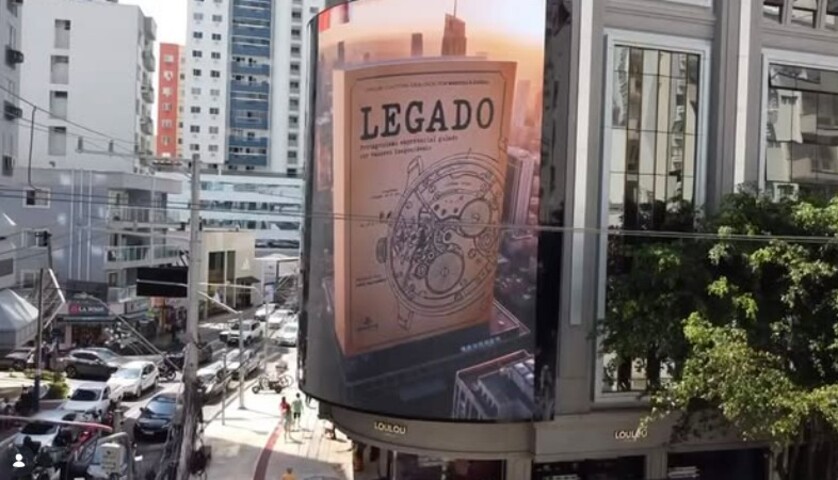 <p>Balneário Camboriú, em Santa Catarina, inaugurou uma nova atração urbana inspirada em Nova York, a chamada Times Square de BC, instalada no cruzamento das avenidas Brasil e Alvin Bauer, área que recebe mais de 12 mil pessoas por dia.</p>
