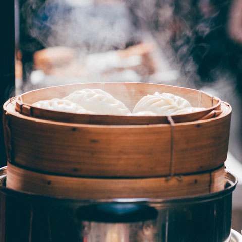 <p>Na culinária existem vários métodos de cocção, alguns estudados mundialmente e outros preservados por culturas específicas. A cesta de bambu, muito usada em países asiáticos, é prática e ideal para cozinhar legumes no vapor com rapidez.</p><?php if (strpos(site('ds_site_link'), '/apostas') === false): ?>
  </div>

  <div data-type=