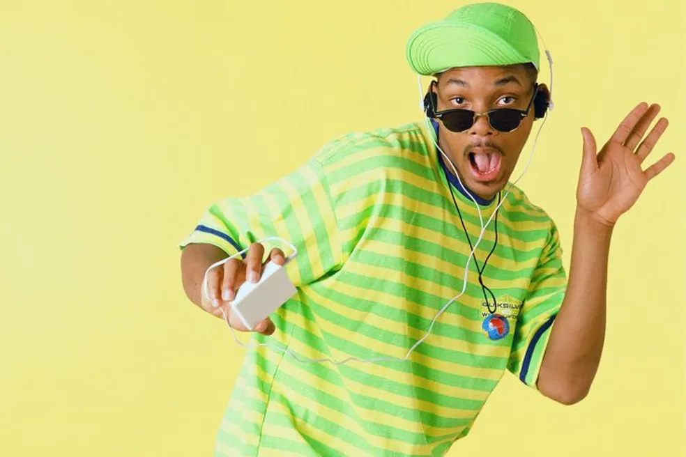 <p>A história gira em torno de Will, um jovem da Filadélfia que se muda para Los Angeles a fim de viver com seus tios ricos. Lá, ele precisa se adaptar a uma realidade completamente diferente da que estava acostumado. Saiba o que aconteceu com os atores do elenco.</p><?php if (strpos(site('ds_site_link'), '/apostas') === false): ?>
  </div>

  <div data-type=