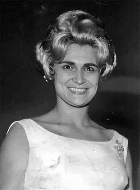 <p>Hebe Maria Monteiro de Camargo Ravagnani nasceu em 8 de março de 1929, em Taubaté, no interior de São Paulo, filha de Esther Magalhães de Camargo e Sigesfredo Monteiro de Camargo.</p></div>

<!-- INTERBANNER 5 [RETANGULO(BR)] - DESKTOP - [INTERNAS] -->
<div class=