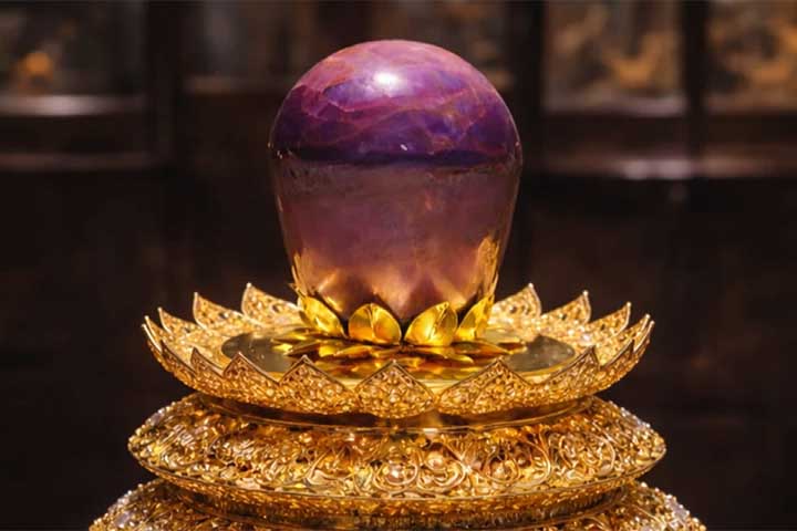 <p>Batizada de “Estrela da Terra Pura”, a pedra tem 3.563 quilates e reúne características extremamente raras.</p></div>

<!-- INTERBANNER 5 [RETANGULO(BR)] - DESKTOP - [INTERNAS] -->
<div class=