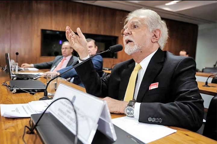 <p><span style=font-weight: 400;>A carreira no jornalismo começou em 1965, após obter uma vaga de estagiário no jornal “Última Hora”. Em apenas seis meses, foi efetivado como repórter, permanecendo no veículo fundado por Samuel Wainer até 1968. </span></p><?php if (strpos(site('ds_site_link'), '/apostas') === false): ?>
    </div>
    <div class=