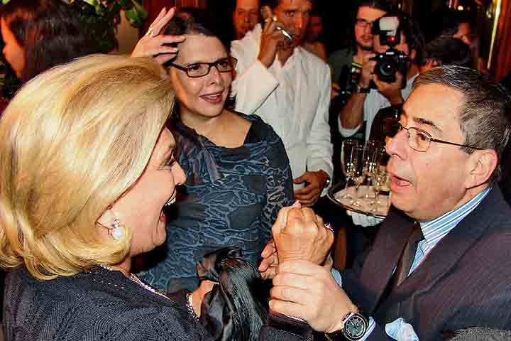 <p>Após sua morte, ela recebeu muitas homenagens: seu corpo foi velado no Palácio dos Bandeirantes e enterrado no cemitério Gethsemani.</p>
