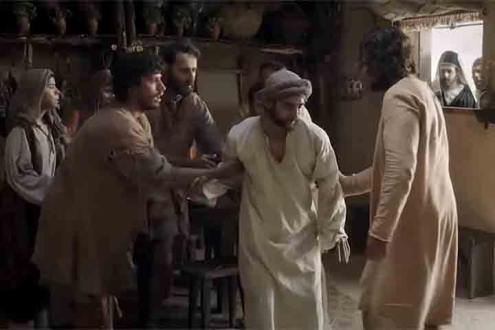 <p>O trabalho de tradução envolve uma rede extensa de profissionais, o que dá a dimensão do feito obtido pela série.</p><?php if (strpos(site('ds_site_link'), '/apostas') === false): ?>

    </div>

    <div class=