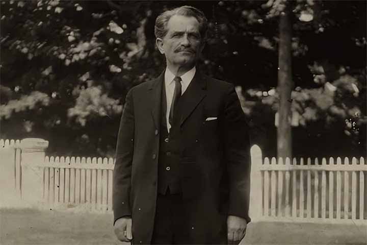 <p>Sidis se tornou símbolo de como o talento extremo pode coexistir com solidão e incompreensão. Sua busca por anonimato revela o peso psicológico de ser um “gênio” desde a infância.</p>
