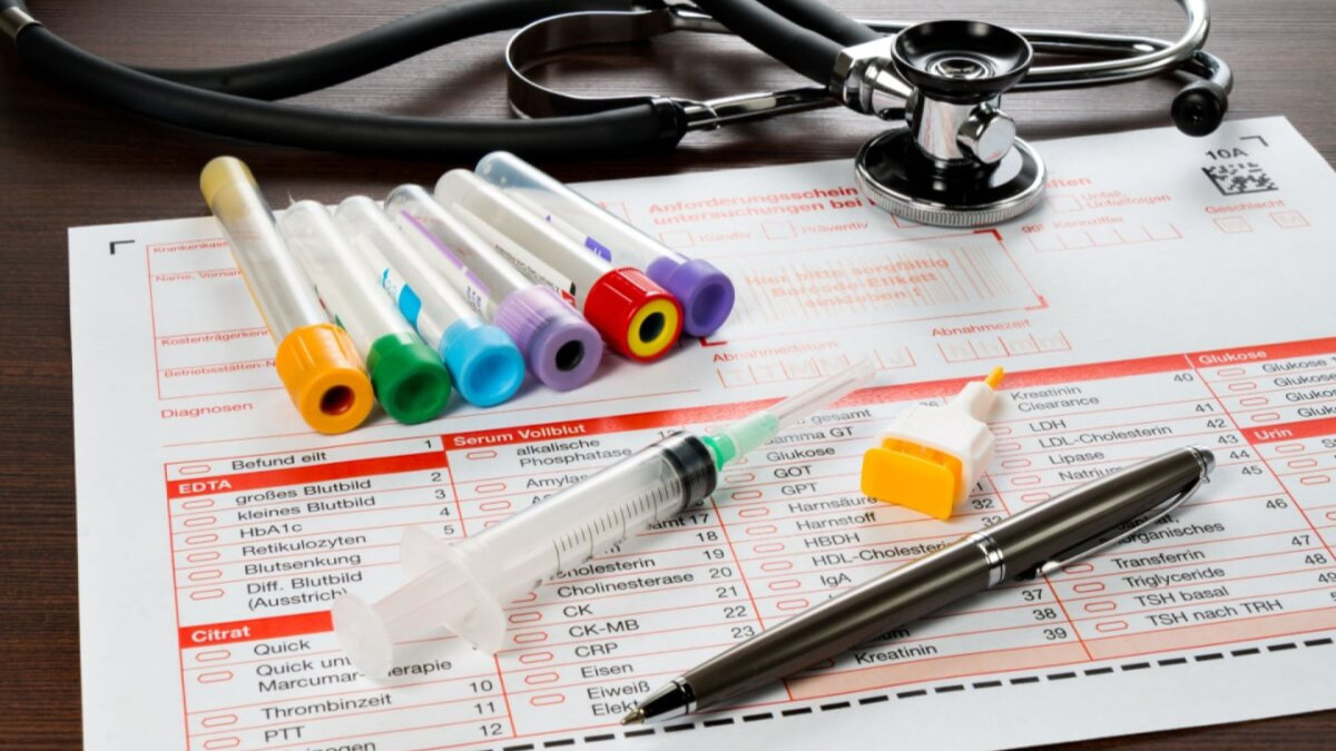 Saiba quais doenças podem ser detectadas em exames de sangue, fezes e urina