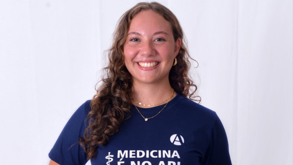 Laryssa Melo Ribeiro, de 19 anos, obteve a nota máxima na redação do Enem 2025