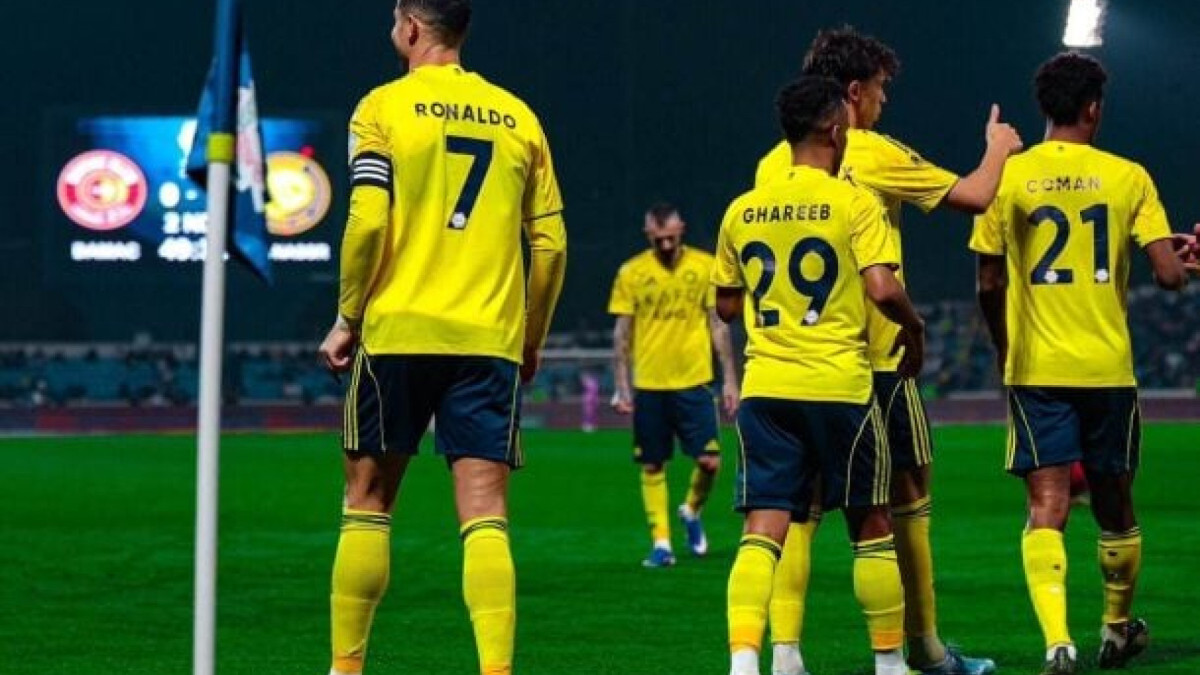 Astro português chega aos 960 gols na carreira, garante a segunda vitória seguida e mantém o time na cola do líder Al-Hilal