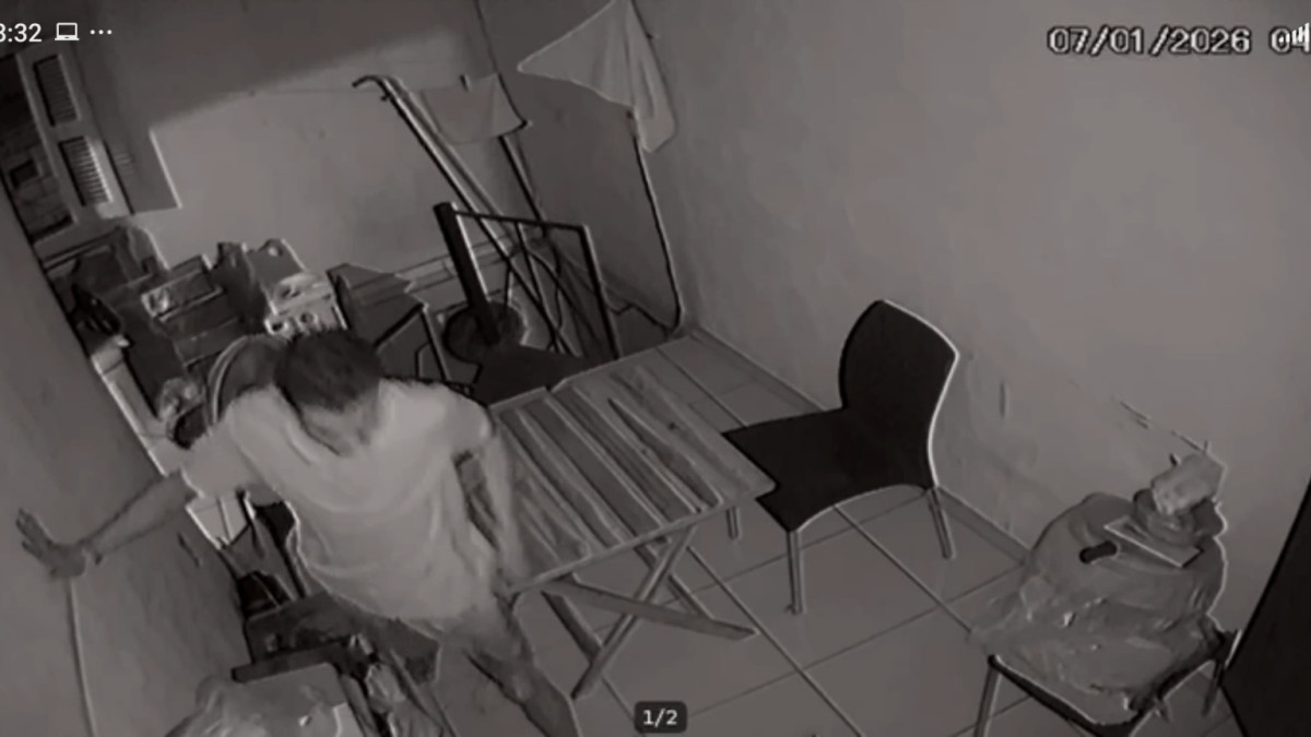 Os roubos foram registrados pelas câmeras de segurança do local