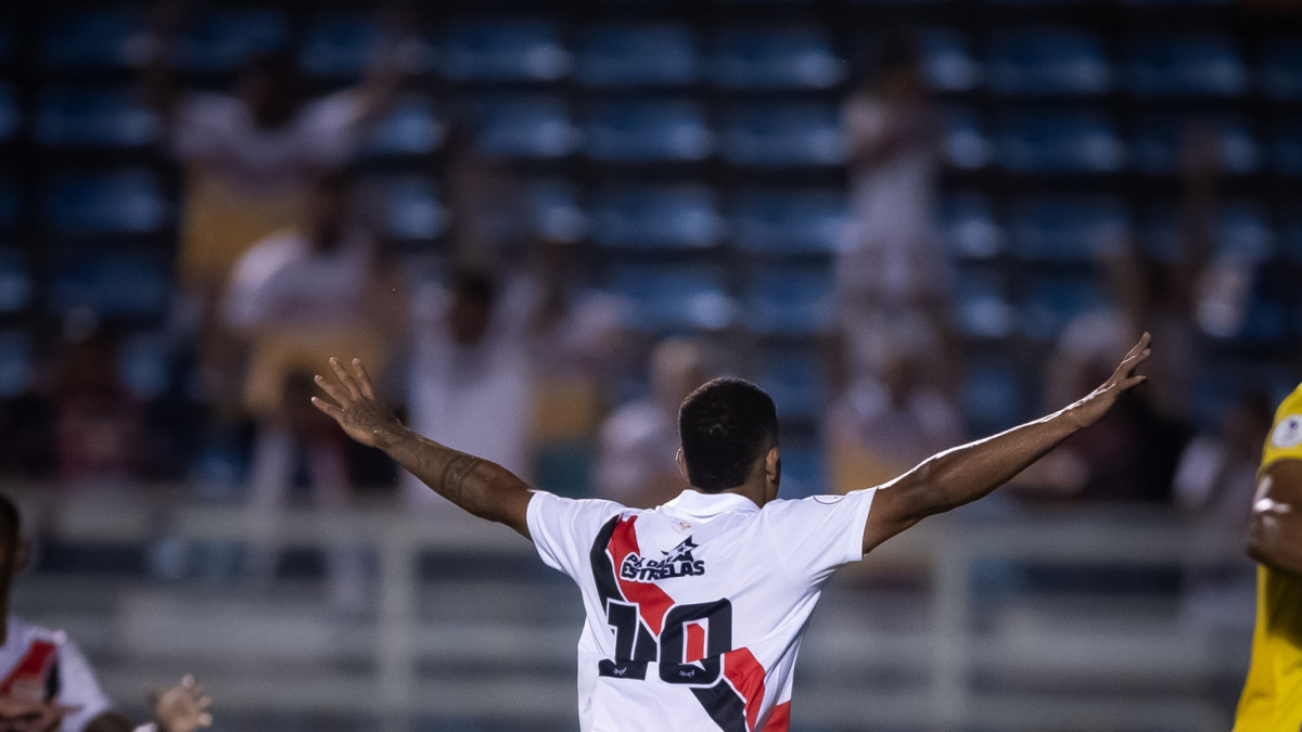 Thalisson, camisa 10 do Ferroviário