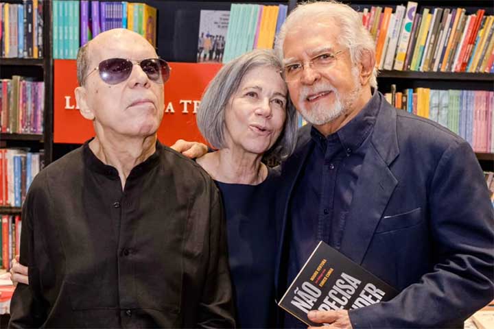 <p><span style=font-weight: 400;>A estreia na televisão ocorreu em dezembro de 1985, quando foi convidado por Armando Nogueira, diretor da Central Globo de Jornalismo à época, para integrar o Jornal Nacional. Em pouco tempo, passou a produzir reportagens também para o Fantástico e para o Globo Repórter. </span></p>
