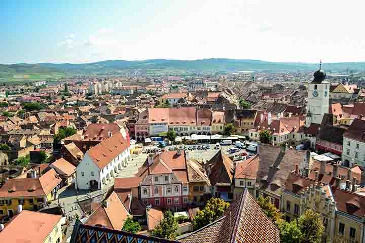 <p>8º) Sibiu, Romênia: Fundada por colonos saxões no século 12, Sibiu é uma das cidades mais bonitas e bem preservadas da Transilvânia</p><?php if (strpos(site('ds_site_link'), '/apostas') === false): ?>

    </div>

    <div class=