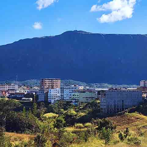 <p>Com o passar dos séculos, Ouro Branco passou por transformações. Hoje, o município é conhecido também por sua relevância industrial. Uma das principais atividades econômicas da cidade é a siderurgia.</p>
