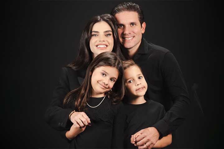 <p><span style=font-weight: 400;>Médico de formação, iniciou a vida pública como deputado estadual e, posteriormente, foi eleito para a Câmara dos Deputados, onde se aproximou de pautas ligadas à articulação política e ao fortalecimento do centro no Congresso.</span></p>
