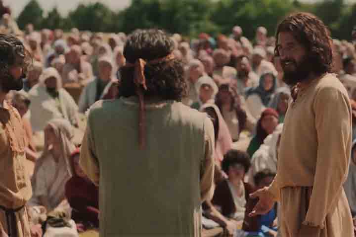 <p>Após um piloto em 2017, a série “The Chosen” estreou em 2019 como um projeto inovador na representação televisiva da vida de Jesus de Nazaré, sob a criação, direção e codificação de Dallas Jenkins.</p>
