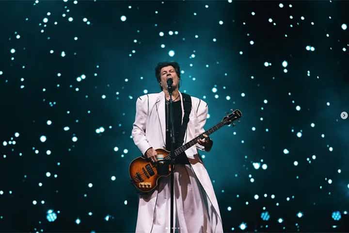 <p>A seleção das músicas foi feita com o auxílio dos fãs, por meio de enquetes nas redes sociais, permitindo que o público influenciasse diretamente o setlist.</p><?php if (strpos(site('ds_site_link'), '/apostas') === false): ?>
    </div>
    <div class=