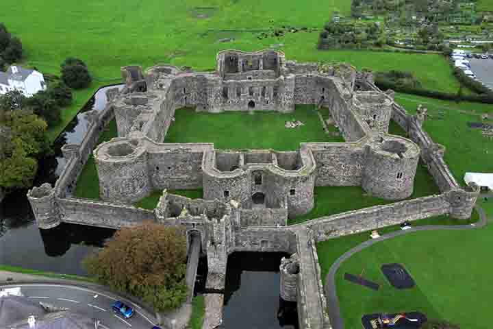 <p>Beaumaris também é famosa por seu impressionante castelo medieval, o Beaumaris Castle (Patrimônio Mundial da UNESCO), construído no século 13 por ordem do rei Eduardo I.</p><?php if (strpos(site('ds_site_link'), '/apostas') === false): ?>
    </div>

    <div class=