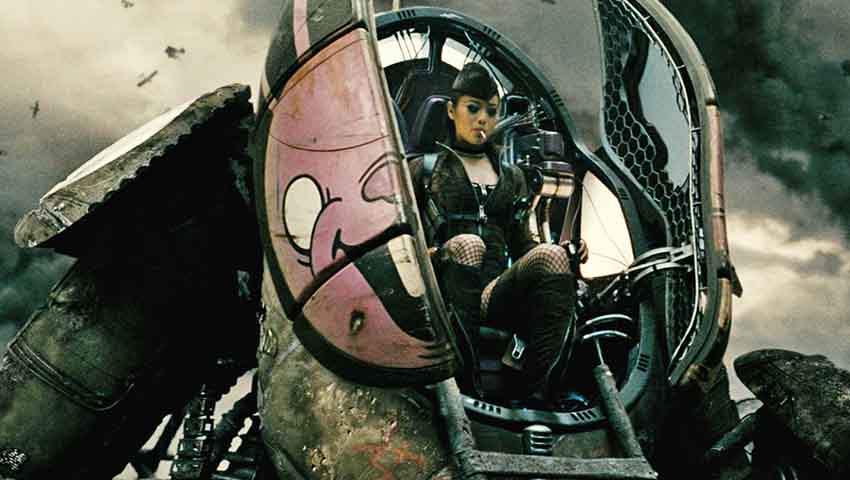 <p>Por fim, “Sucker Punch: Mundo Surreal” (2011), também disponível na Max, mergulha o espectador em uma sequência de mundos imaginários criados por Babydoll (Emily Browning), uma jovem internada em um sanatório.</p>
