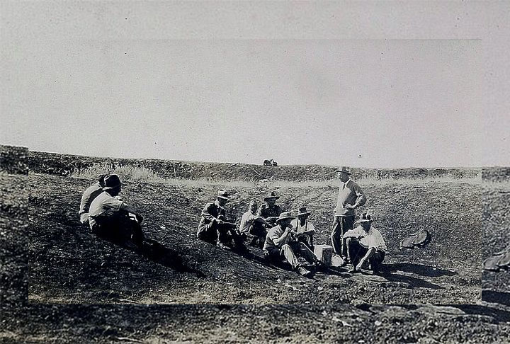 <p>Os proprietários das terras eram em boa parte soldados veteranos da Primeira Guerra Mundial, incentivados pelo governo a plantar trigo na região. Indefesos diante da “tropa” de emus famintos, eles pediram socorro governamental.</p>
