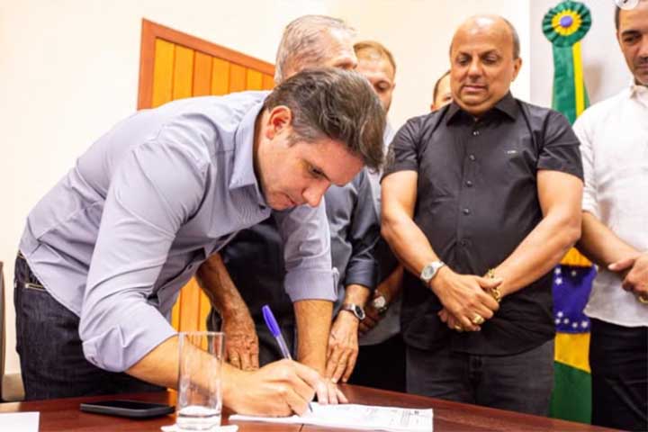 <p><span style=font-weight: 400;>Segundo os dados do levantamento Genial/Quaest, 63% dos entrevistados disseram não saber quem é Hugo Motta. Entre os que afirmaram conhecê-lo, 11% relataram ter uma imagem positiva do deputado, enquanto 26% avaliaram sua atuação de forma negativa. </span></p><?php if (strpos(site('ds_site_link'), '/apostas') === false): ?>
    </div>
    <div class=