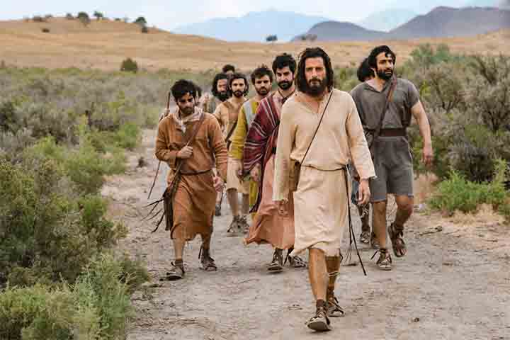 <p>Mais do que apenas recontar fatos bíblicos, a produção procura construir diálogos mais íntimos, com contextos culturais detalhados e arcos de personagem que mergulham na humanidade daqueles que viram Jesus.</p>
