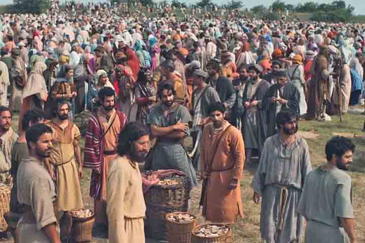 <p>Jenkins já comentou em entrevistas que o objetivo era criar algo que pudesse ser “maratonado”, como séries usuais de streaming, e que também permitisse ao público sentir-se imerso na jornada dos protagonistas.</p>
