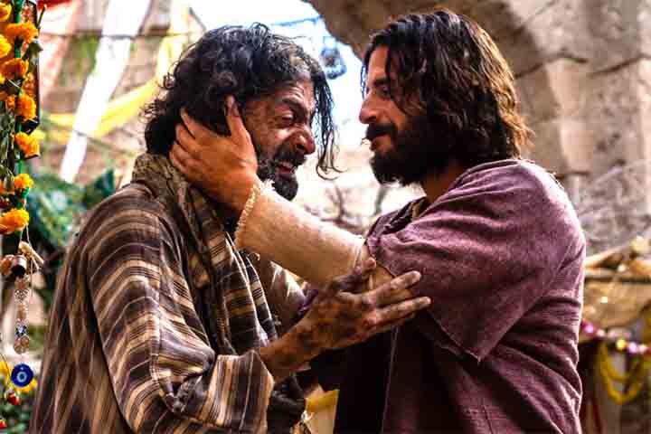 <p>Outro diferencial está no modelo de financiamento: a série atraiu grande mobilização pelo público e tornou-se um dos maiores projetos de crowdfunding da história da mídia televisiva.</p>
