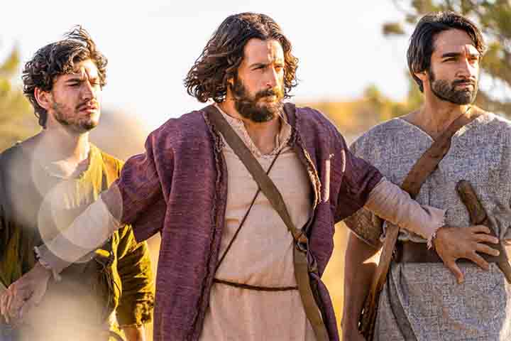 <p>Quanto à sua extensão, “The Chosen” foi concebida para sete temporadas, de acordo com entrevistas de Dallas Jenkins, que posicionam a temporada 5 como o início da reta final e as temporadas 6 e 7 abordando, respectivamente, a crucificação de Jesus e o período pós-ressurreição.</p>
