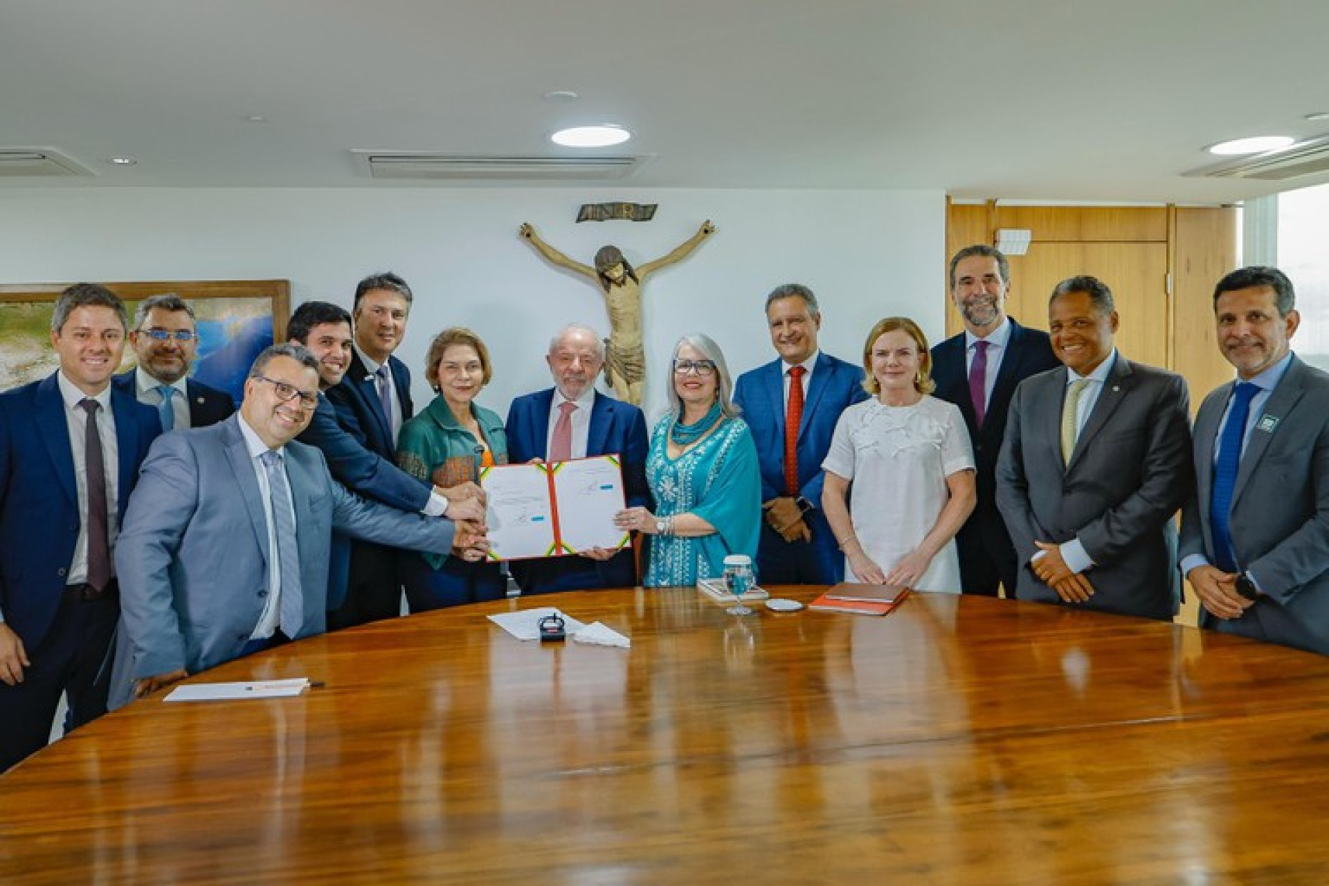 ￼PRESIDENTE Lula assinou nesta quarta-feira, 21, MP que dá 5,4% de reajuste no piso dos professores (Foto: Ricardo Stuckert/PR)