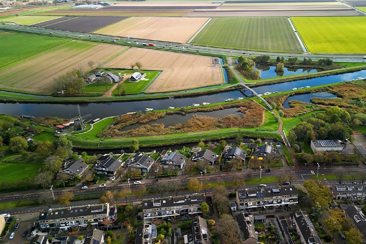 <p>A cidade tem suas origens no século 10, quando era um pequeno assentamento, mas ganhou destaque no século 16, durante a “Guerra dos Oitenta Anos”, quando se tornou um símbolo de resistência contra os espanhóis.</p>
