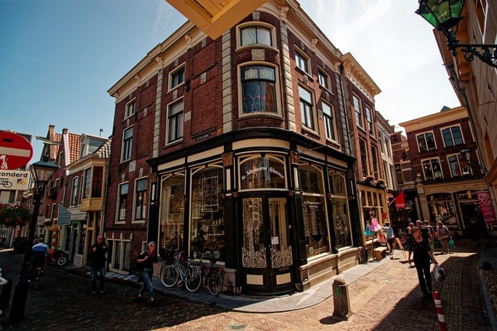 <p>Em 1573, Alkmaar foi palco de um importante cerco que terminou com a vitória dos defensores locais, marcando o início de uma série de vitórias holandesas na luta pela independência.</p>
