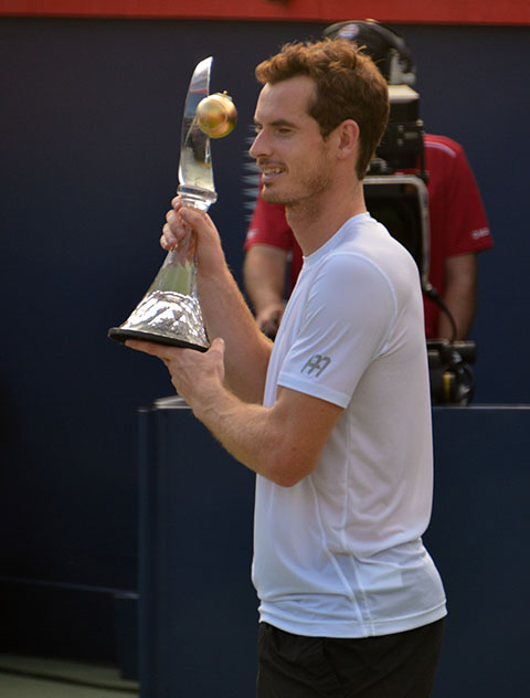 <p>Andy Murray – O tenista enfrentou um quadro degenerativo grave no quadril, caracterizado por desgaste articular intenso, que comprometeu sua carreira profissional. A condição exigiu cirurgia e um longo processo de reabilitação para que ele pudesse continuar competindo em alto nível.</p>

