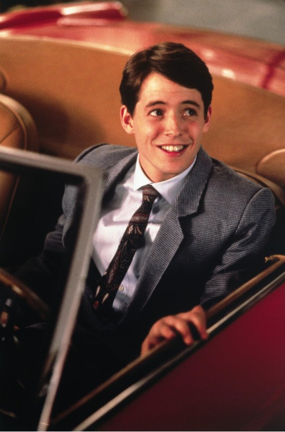 <p>O ponto alto dessa fase foi “Curtindo a Vida Adoidado”, lançado em 1986. No papel de Ferris Bueller, Broderick alcançou enorme popularidade, e o personagem se tornou um ícone da cultura pop,e marcou de forma definitiva sua carreira no cinema.</p><?php if (strpos(site('ds_site_link'), '/apostas') === false): ?>

    </div>

    <div class=