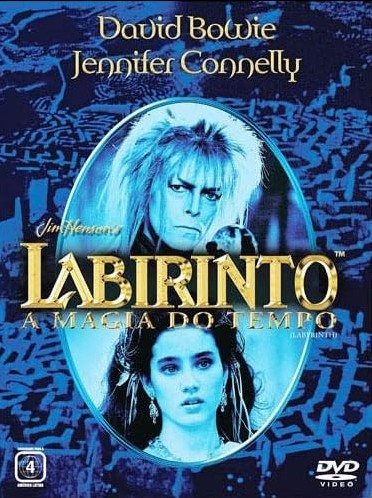 <p>Labirinto: A Magia do Tempo – O filme de fantasia acompanha Sarah, uma adolescente que precisa atravessar um labirinto mágico para resgatar o irmão sequestrado pelo Rei dos Duendes. O elenco reúne David Bowie, que também assinou a trilha sonora, e Jennifer Connelly. Bowie morreu em 2016, enquanto Connelly construiu uma carreira premiada, venceu o Oscar por Uma Mente Brilhante e segue atuando no cinema.</p>
