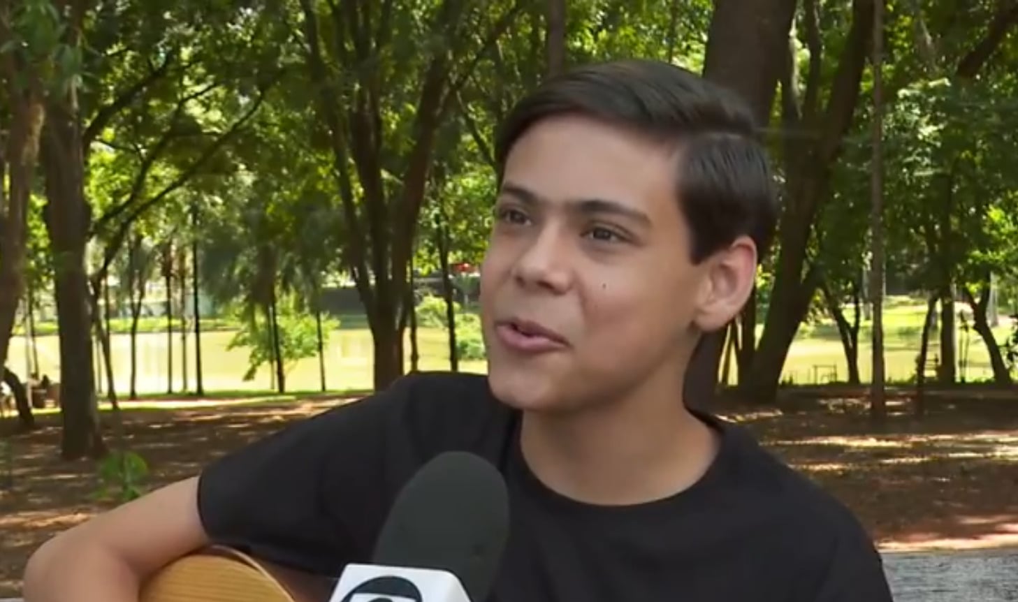 <p><span style=font-weight: 400;>Sobre o encontro, o artista descreveu a experiência como inesquecível. “Foi um sonho que não tem preço. Uma emoção muito grande. Ele é um cara engraçado e muito bacana”, relatou.</span></p>
