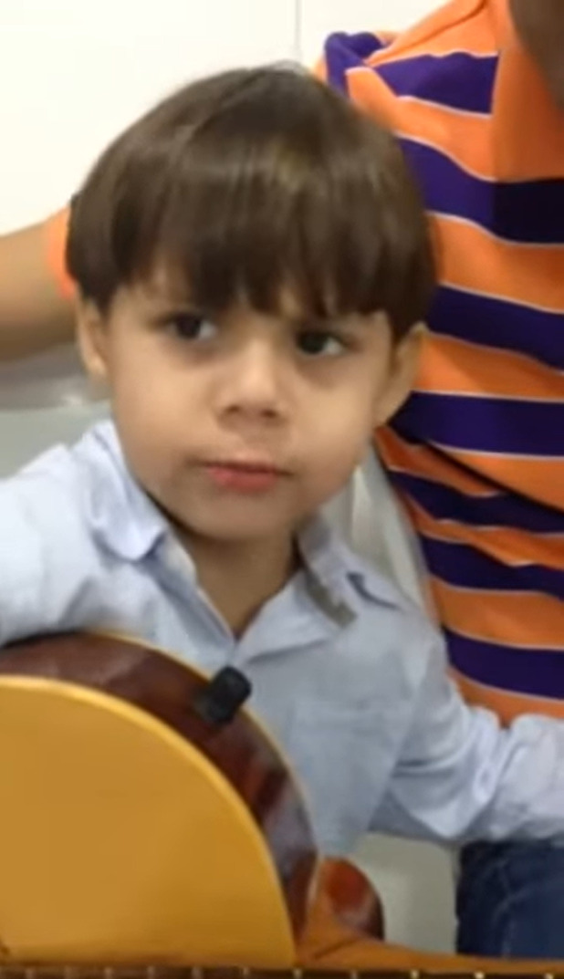 <p><span style=font-weight: 400;>O primeiro grande salto de visibilidade aconteceu quando ele tinha apenas quatro anos, após um vídeo em que imitava o cantor José Rico viralizar nas redes sociais.</span></p><?php if (strpos(site('ds_site_link'), '/apostas') === false): ?>
    </div>
    <div class=