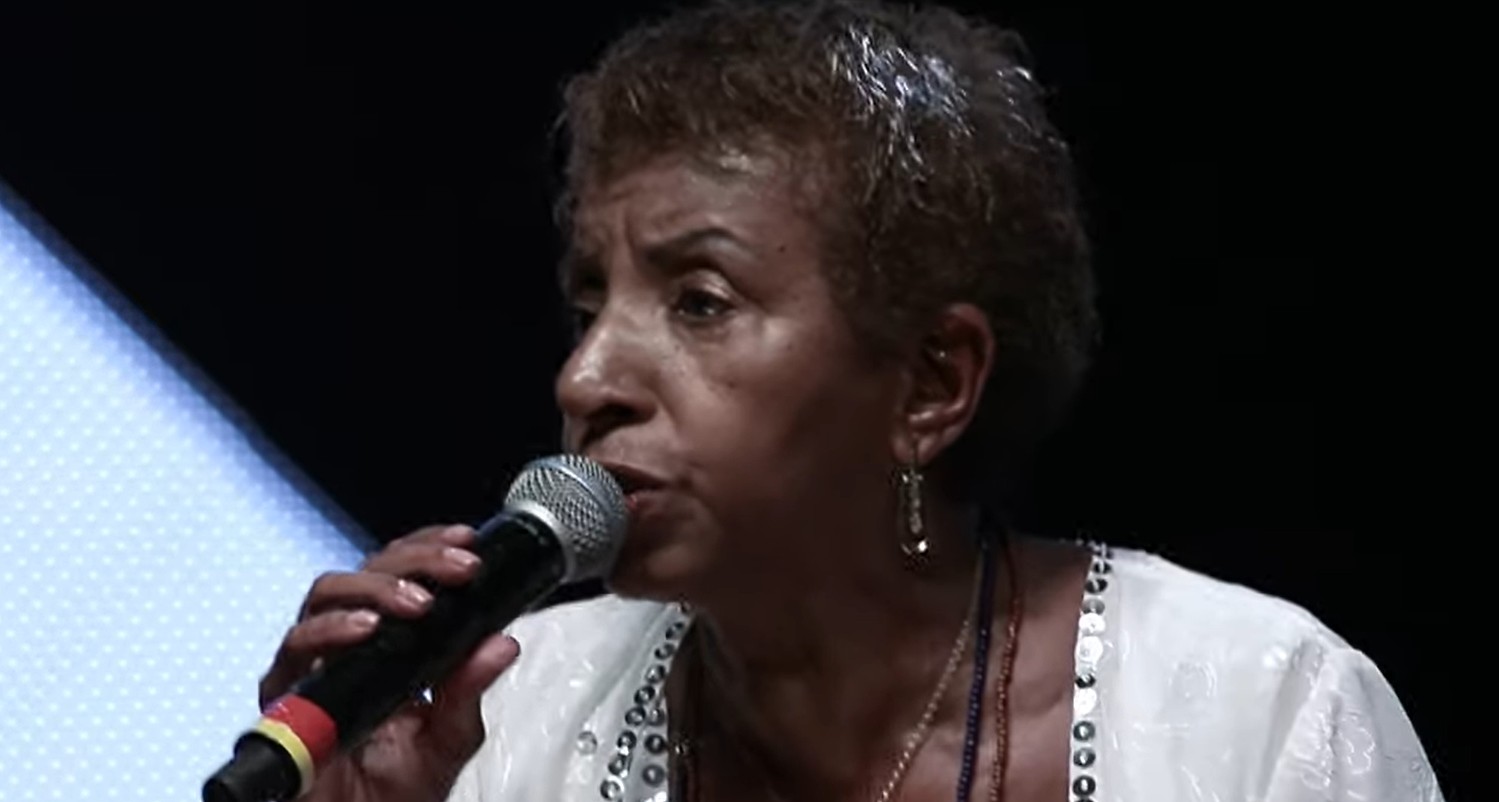 <p><span style=font-weight: 400;>Entre seus principais sucessos estão “Zé do Caroço”, “Só Quero Te Namorar”, “Isso É Fundo de Quintal”, “Vai Ter Que Me Aturar”, “Negro Zumbi”, “Fogueira de uma Paixão”, “Perdoa”, “Anjos da Guarda”, “Deixa Pra Lá” e “Cidadã Brasileira”.</span></p>
