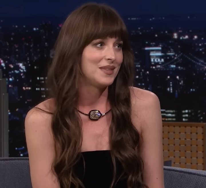 <p>Vai interpretar Lowen Ashleigh, uma escritora contratada para terminar os livros de Verity, papel de Anne Hathaway, na adaptação cinematográfica do livro “Verity” de Colleen Hoover, que tem estreia prevista para 2026.</p>
