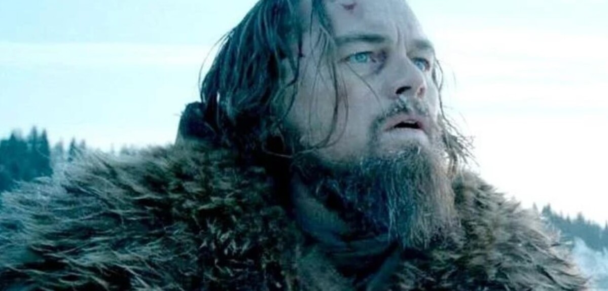 <p>Em 2016, conquistou o Oscar de Melhor Ator por “O Regresso”. No filme, dirigido por Alejandro G. Iñárritu, interpretou Hugh Glass, um homem que luta para sobreviver após ser atacado por um urso e dado como morto pelo seu grupo de caça.</p>
