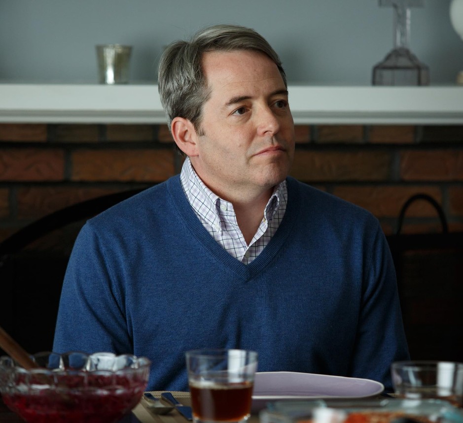 <p>No filme, Matthew Broderick interpreta Jeffrey, em uma narrativa centrada em Lee Chandler, um zelador introvertido que retorna à cidade natal após a morte do irmão e assume a tutela do sobrinho adolescente.</p>
