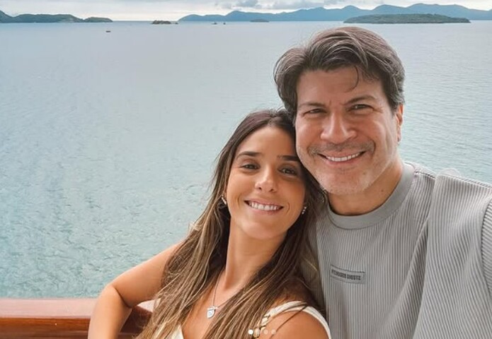 <p>O cantor e compositor Paulo Ricardo aproveitou um dia de praia em São Conrado, no Rio de Janeiro, ao lado do filho Luís Eduardo e da esposa, a fotógrafa Isabella Pinheiro.</p>
